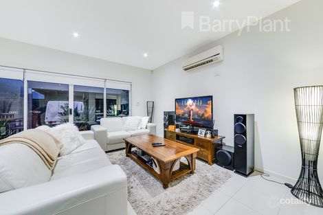 Property photo of 6 Dealbata Lane Pakenham VIC 3810