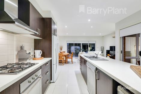 Property photo of 6 Dealbata Lane Pakenham VIC 3810