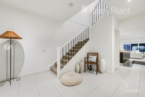 Property photo of 6 Dealbata Lane Pakenham VIC 3810