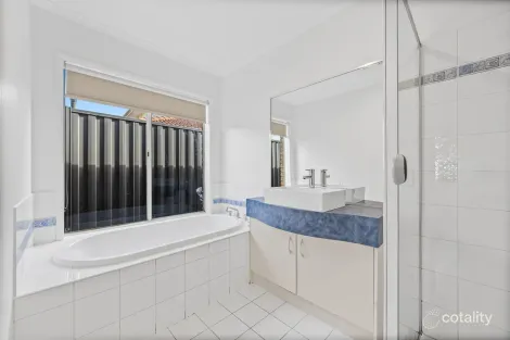 Property photo of 50 McKenzie Crescent Roxburgh Park VIC 3064