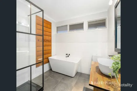 Property photo of 51 Culzean Crescent Highton VIC 3216