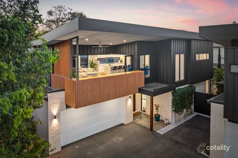 2/8 Wilson St, Labrador, QLD 4215