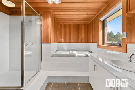 Property photo of 136 Barnards Road Underwood TAS 7268