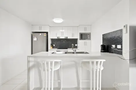 8/17 NORMAN ST, WOOLOOWIN, QLD 4030