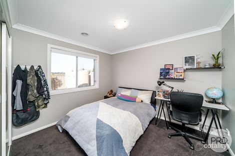Property photo of 21 Waterhouse Avenue Lloyd NSW 2650