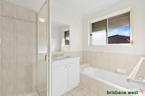 Property photo of 1 Blackbutt Place Brookfield QLD 4069