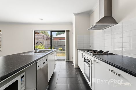 Property photo of 33 Gyrfalcon Way Doreen VIC 3754