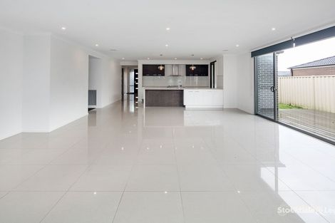 Property photo of 92 Blue Horizons Way Pakenham VIC 3810