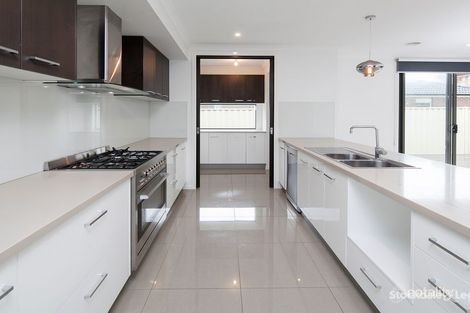 Property photo of 92 Blue Horizons Way Pakenham VIC 3810