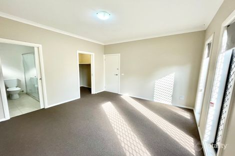 Property photo of 31 Mount Way Caroline Springs VIC 3023