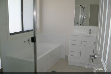 1/17 Lakeside Dr, Emerald, QLD 4720