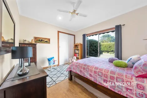 Property photo of 28 Huon Park Road Cranbourne North VIC 3977