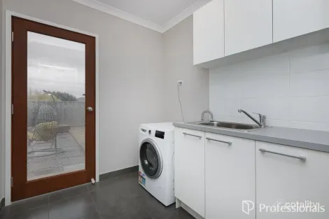 Property photo of 28 Oleary Way Maddingley VIC 3340