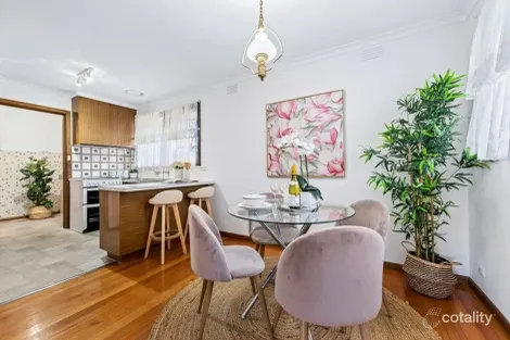 Property photo of 10 June Court Keysborough VIC 3173