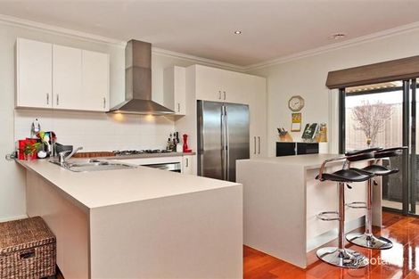 Property photo of 77 Oakview Parade Caroline Springs VIC 3023