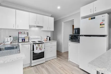 Property photo of 33 Locke Street Kawana QLD 4701