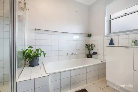 Property photo of 1 Holmes Court Wodonga VIC 3690