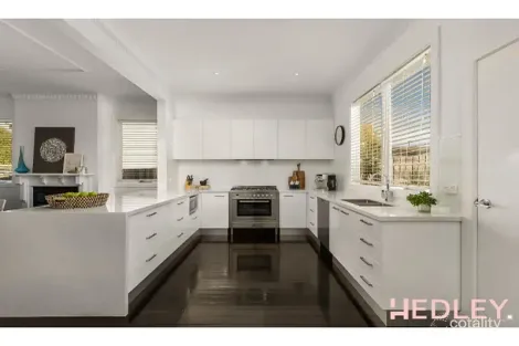 Property photo of 7 McCarron Parade Essendon VIC 3040