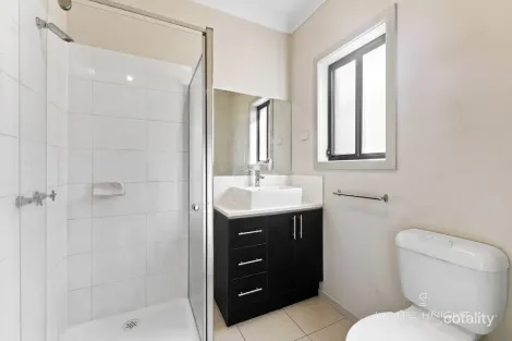 Property photo of 7 Viewbank Walk Caroline Springs VIC 3023