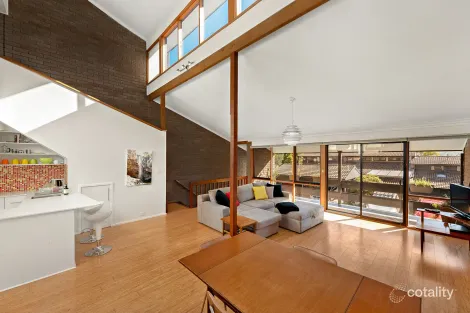 Property photo of 76 Barnet Close Phillip ACT 2606