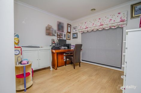 Property photo of 10 Paroo Avenue Roxburgh Park VIC 3064