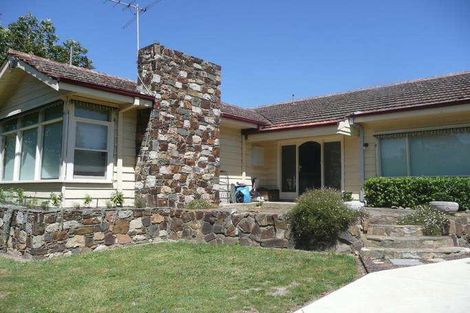 Property photo of 2 Hillside Crescent Blackburn VIC 3130