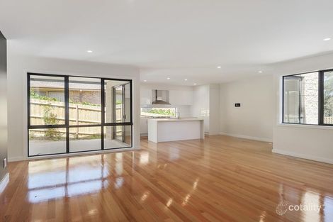 Property photo of 2/42 Bowen Road Doncaster East VIC 3109