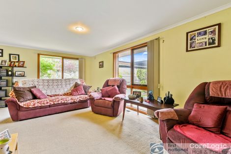 Property photo of 73 Sydney Parkinson Avenue Endeavour Hills VIC 3802