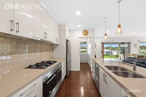 Property photo of 13 Amberly Drive Drouin VIC 3818