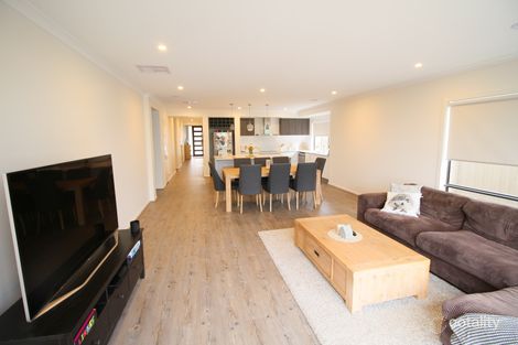 Property photo of 15 Avebury Drive Cobblebank VIC 3338