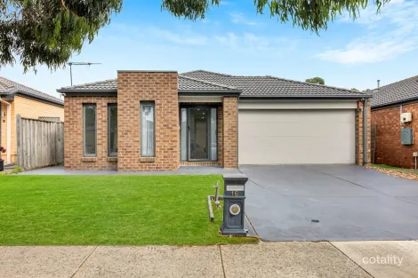 16 Pyrenees Rd, Clyde, VIC 3978
