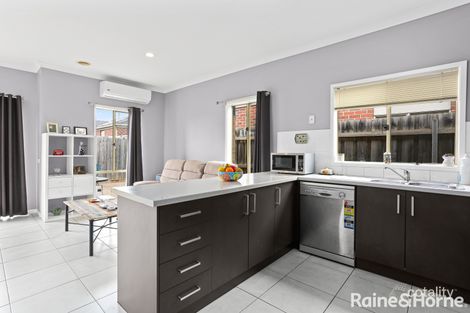 Property photo of 10/17 Crestmont Drive Melton South VIC 3338