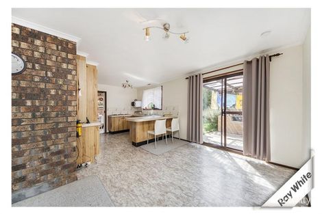 Property photo of 11 Deamer Crescent Chisholm ACT 2905