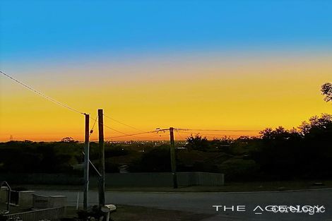 Property photo of 27 Abbott Way Swan View WA 6056