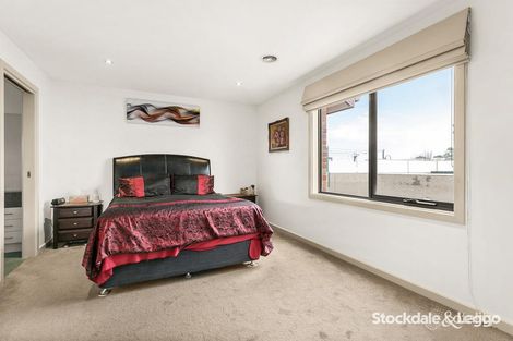 Property photo of 3 Oaks Lane Pakenham VIC 3810