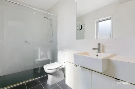 Property photo of 40 Lakefront Crescent Varsity Lakes QLD 4227