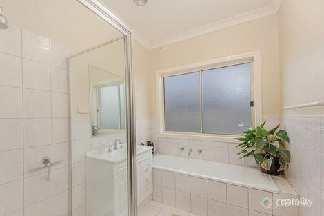 Property photo of 6 Stoke Heath Way Caroline Springs VIC 3023