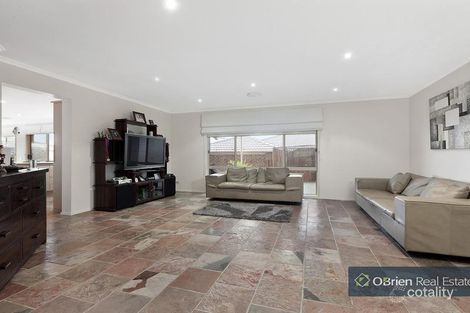 Property photo of 13 Kurrajong Road Narre Warren VIC 3805