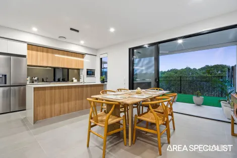 Property photo of 16/1 Lake Serenity Boulevard Helensvale QLD 4212