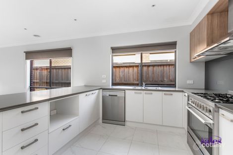 Property photo of 30 Maywood Street Pakenham VIC 3810