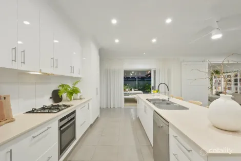 Property photo of 9 Emerson Drive Bonogin QLD 4213