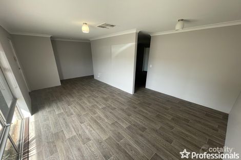 Property photo of 20 Heron Court Camillo WA 6111