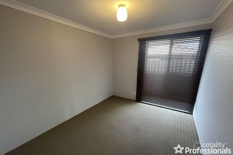 Property photo of 20 Heron Court Camillo WA 6111
