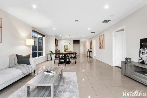 Property photo of 10 Salim Way Clyde North VIC 3978