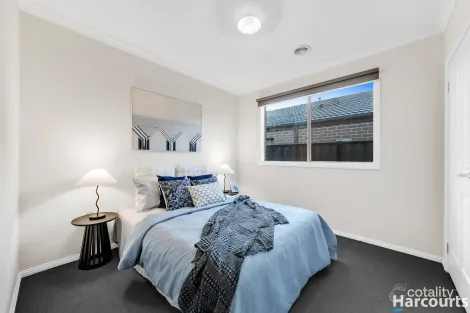 Property photo of 10 Salim Way Clyde North VIC 3978