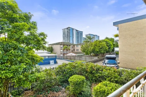Property photo of 4/10 Macaulay Street Coorparoo QLD 4151