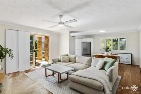 Property photo of 4/10 Macaulay Street Coorparoo QLD 4151