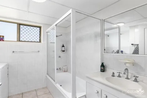 Property photo of 4/10 Macaulay Street Coorparoo QLD 4151