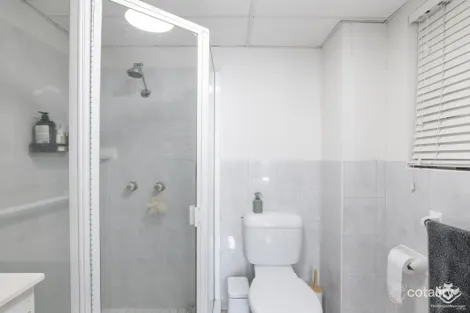 Property photo of 4/10 Macaulay Street Coorparoo QLD 4151