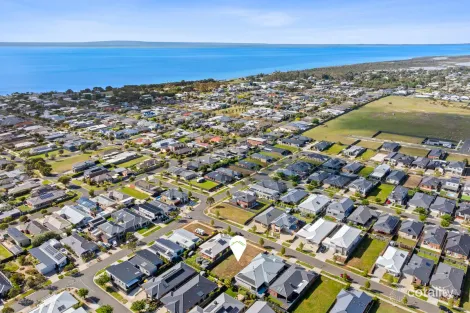 19 MONAHAN DR, ST LEONARDS, VIC 3223